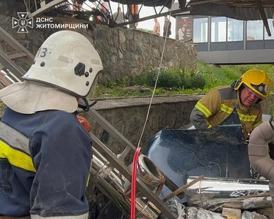 На Житомирщині легковик з’їхав у кювет: постраждали водій і 15-річний пасажир На Житомирщині легковик з’їхав у кювет: постраждали водій і 15-річний пасажир