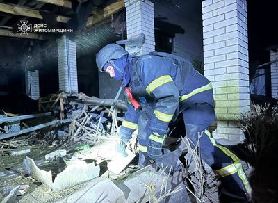 Атака дронів на Житомирщині 27 квітня: пошкоджено будинки, автомобілі, є постраждалі Атака дронів на Житомирщині 27 квітня: пошкоджено будинки, автомобілі, є постраждалі