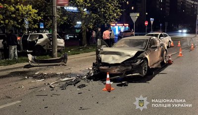 У Львові внаслідок ДТП травмувалися четверо пасажирів Tesla, серед них троє дітей У Львові внаслідок ДТП травмувалися четверо пасажирів Tesla, серед них троє дітей