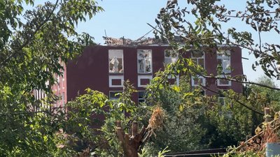Пошкоджена будівля внаслідок російського обстрілу Слов’янськ Донецька область 30 липня 2025 рік Пошкоджена будівля внаслідок російського обстрілу Слов’янськ Донецька область 30 липня 2025 рік