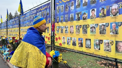 У Миколаєві відбувся молебень на Алеї Слави в пам’ять про загиблих захисників України У Миколаєві відбувся молебень на Алеї Слави в пам’ять про загиблих захисників України