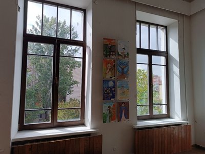 З 96 вибитих вікон встановили вже 38 нових. Як художній музей у Дніпрі відновлюється і працює після атак РФ З 96 вибитих вікон встановили вже 38 нових. Як художній музей у Дніпрі відновлюється і працює після атак РФ
