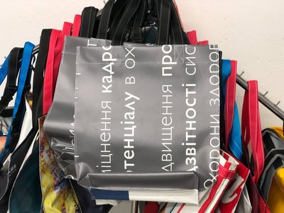 У Львові дизайнерка з Харкова переробляє використані гільзи на мистецькі витвори У Львові дизайнерка з Харкова переробляє використані гільзи на мистецькі витвори