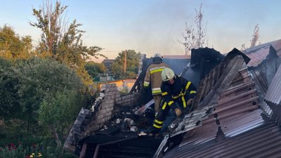 На Черкащині на пожежі чоловік отримав опіки обличчя На Черкащині на пожежі чоловік отримав опіки обличчя