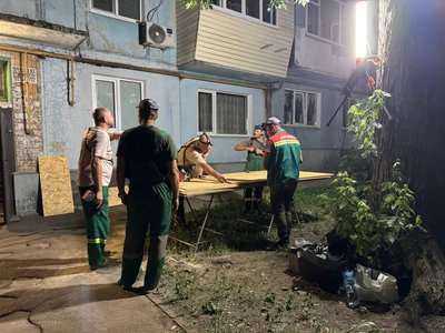 "Тихо щось пролетіло, шарахнуло. Хвилею збило нас, ми попадали": очевидці про атаку РФ на Запоріжжя "Тихо щось пролетіло, шарахнуло. Хвилею збило нас, ми попадали": очевидці про атаку РФ на Запоріжжя