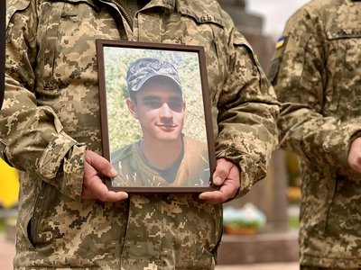 З військовими Максимом Шевченком та Іваном Поліщуком попрощалися у Рівному З військовими Максимом Шевченком та Іваном Поліщуком попрощалися у Рівному