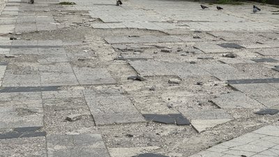 "Усе в гроші впирається": що кажуть про ремонт тротуарів ужгородці й місцева влада "Усе в гроші впирається": що кажуть про ремонт тротуарів ужгородці й місцева влада