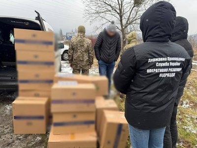 17 ящиків сигарет прикордонники виявили у автомобілі неподалік кордону з Угорщиною 17 ящиків сигарет прикордонники виявили у автомобілі неподалік кордону з Угорщиною