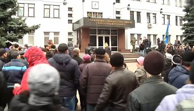 Під час мітингу Революції гідності, який відбувався на Майдані Незалежності, частина учасників відправилась до обласного СБУ Під час мітингу Революції гідності, який відбувався на Майдані Незалежності, частина учасників відправилась до обласного СБУ