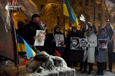 На Майдані Незалежності пройшла хода в памʼять про перших загиблих з Небесної Сотні На Майдані Незалежності пройшла хода в памʼять про перших загиблих з Небесної Сотні