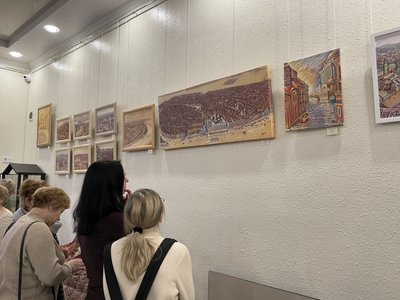 "Світ одним поглядом": відкрилася виставка архітектора Олександра Карачанського у Рівному "Світ одним поглядом": відкрилася виставка архітектора Олександра Карачанського у Рівному