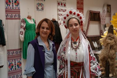 "Моя мета — навчити молодь": майстриня з Черкащини створює воскові весільні віночки "Моя мета — навчити молодь": майстриня з Черкащини створює воскові весільні віночки