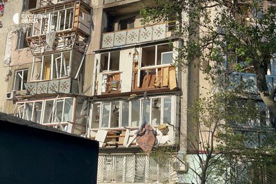 "Нас кинули": одесити не можуть повернутись у свої квартири після удару