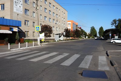 "Коні запряжені, раптом що — будемо тікати". Як живе прифронтовий Покровськ: репортаж