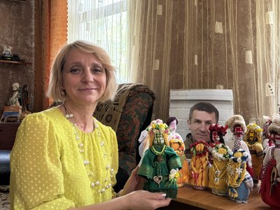 Створює мотанки та чекає коханого, який зник безвісти: історія майстрині з Кролевця Тамари Міщенко Створює мотанки та чекає коханого, який зник безвісти: історія майстрині з Кролевця Тамари Міщенко