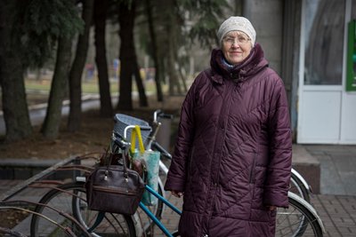 "Виїжджають цілими сім'ями". Як живуть люди у Межовій на Дніпропетровщині, що за 19 кілометрів від лінії фронту "Виїжджають цілими сім'ями". Як живуть люди у Межовій на Дніпропетровщині, що за 19 кілометрів від лінії фронту