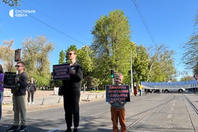 "Зброя проти забуття": в Одесі хвилиною мовчання вшанували памʼять загиблих героїв