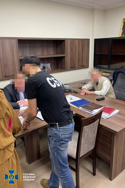 СБУ повідомила про підозру трьом екскерівникам ДП "Антонов" СБУ повідомила про підозру трьом екскерівникам ДП "Антонов"