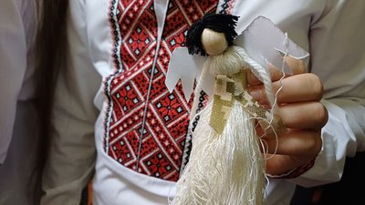 У місті на Житомирщині відкрили меморіальне місце пам’яті загиблих випускників У місті на Житомирщині відкрили меморіальне місце пам’яті загиблих випускників
