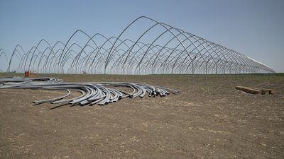 На Вінниччині будують теплицю для вирощування суниці за програмою "єРобота" На Вінниччині будують теплицю для вирощування суниці за програмою "єРобота"