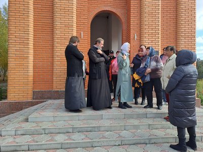 В храм прийшли представники Української Православної церкви.