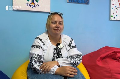 Мітинги опору, виїзд з окупації, зникнення батька: історія переселенки з Херсона Мітинги опору, виїзд з окупації, зникнення батька: історія переселенки з Херсона