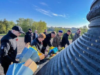 У Житомирі вшанували пам’ять загиблих під час Другої світової війни У Житомирі вшанували пам’ять загиблих під час Другої світової війни