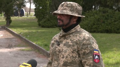 Мріяв одягнути вишиванку і навідати маму: з воїном зі Шрі-Ланки попрощалися на Рівненщині Мріяв одягнути вишиванку і навідати маму: з воїном зі Шрі-Ланки попрощалися на Рівненщині