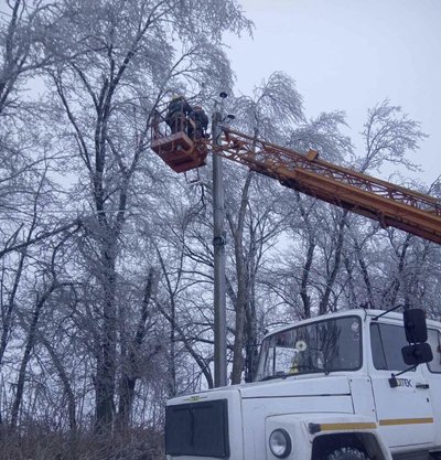 Через негоду на Дніпропетровщині без світла ще понад 3 тисячі родин. Які громади постраждали найбільше Через негоду на Дніпропетровщині без світла ще понад 3 тисячі родин. Які громади постраждали найбільше
