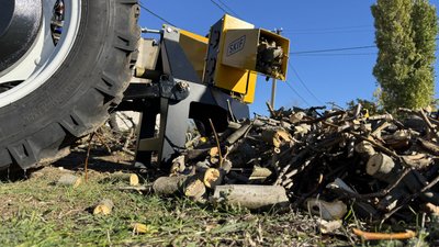 На Миколаївщині громада придбала мінітрактор і обладнання до нього за грантові гроші На Миколаївщині громада придбала мінітрактор і обладнання до нього за грантові гроші