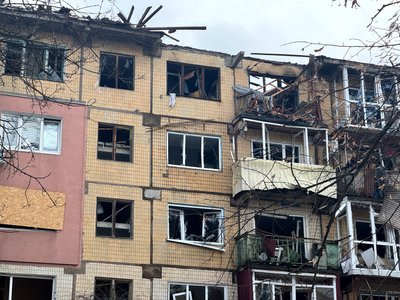 "Схопила дітей і побігла в коридор". РФ у ніч проти 24 лютого атакувала "Геранями" житлові будинки у Краматорську "Схопила дітей і побігла в коридор". РФ у ніч проти 24 лютого атакувала "Геранями" житлові будинки у Краматорську