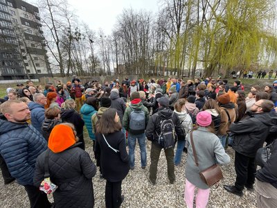 Протест, пікнік, будівництво церкви на березі озера, Франківськ Протест, пікнік, будівництво церкви на березі озера, Франківськ