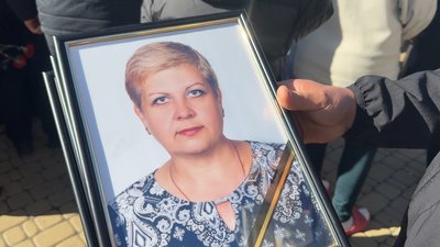 У Прилуках попрощалися з жертвами атаки РФ: Наталією Ігнатушко, Вікторією Бондаренко, Катериною Антипенко та її сином У Прилуках попрощалися з жертвами атаки РФ: Наталією Ігнатушко, Вікторією Бондаренко, Катериною Антипенко та її сином