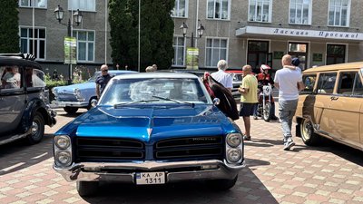 Класичний синій Pontiac Catalina 1966 року Класичний синій Pontiac Catalina 1966 року