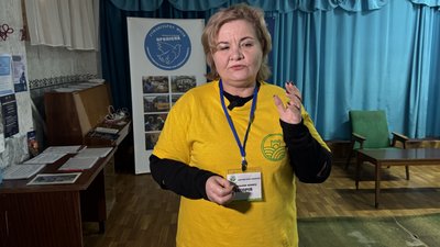 Вікторія Крайня начальниця збірного пункту евакуації Донецька область Вікторія Крайня начальниця збірного пункту евакуації Донецька область