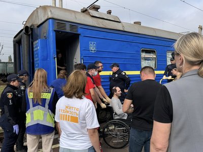 9 людей приїхали на Рівненщину евакуаційним потягом 23 вересня 9 людей приїхали на Рівненщину евакуаційним потягом 23 вересня