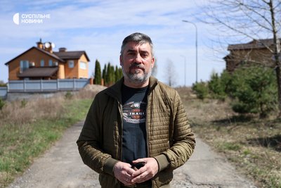 Олег Хаврук, власник одного із котеджів в "Олімпік Парку", Київщина, квітень 2025 року Олег Хаврук, власник одного із котеджів в "Олімпік Парку", Київщина, квітень 2025 року
