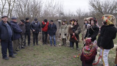 Неодружені парубки відтворюють унікальний обряд, відомий як "Цигани" Неодружені парубки відтворюють унікальний обряд, відомий як "Цигани"