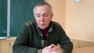 "Надіюсь, що моє виховання допоможе їм зберегти своє життя": на Хмельниччині ветеран навчає школярів керувати дронами "Надіюсь, що моє виховання допоможе їм зберегти своє життя": на Хмельниччині ветеран навчає школярів керувати дронами