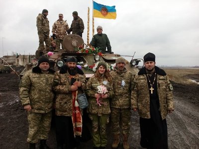 Роман Грищук вінчав пару військових Роман Грищук вінчав пару військових