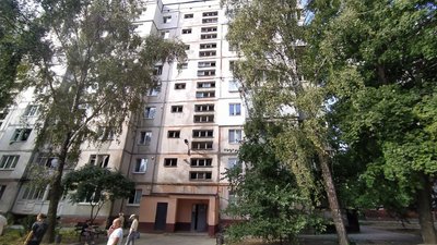 "Тисяча пошкоджених вікон": Як оговтуються мешканці пошкоджених багатоповерхівок у Сумах "Тисяча пошкоджених вікон": Як оговтуються мешканці пошкоджених багатоповерхівок у Сумах