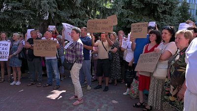 Суперечка через траншею та оренду ділянок на ринку виникла на сесії Рівнеради Суперечка через траншею та оренду ділянок на ринку виникла на сесії Рівнеради