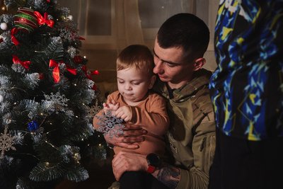 Військовий "Лютік" з сином Військовий "Лютік" з сином