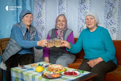 "Нема в нас нічого. Хліб один раз на тиждень": історії трьох сестер які живуть у віддаленому селі "Нема в нас нічого. Хліб один раз на тиждень": історії трьох сестер які живуть у віддаленому селі