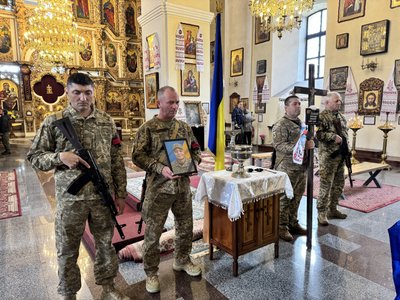 Поліг на Донеччині: у Полтаві попрощалися із військовим Олександром Мельніковим Поліг на Донеччині: у Полтаві попрощалися із військовим Олександром Мельніковим
