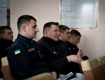 Пожежники з Хмельниччини вивчили жестову мову Пожежники з Хмельниччини вивчили жестову мову