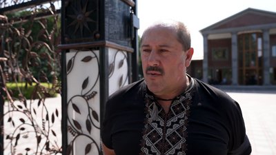 Героя України та аграрія з Чернігівщини Леоніда Яковишина поховали у мавзолеї, який він сам собі збудував при житті Героя України та аграрія з Чернігівщини Леоніда Яковишина поховали у мавзолеї, який він сам собі збудував при житті