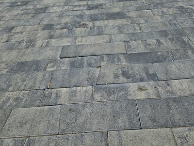 Нова плитка та старі ями – який вигляд мають тротуари на Покровській у Житомирі Нова плитка та старі ями – який вигляд мають тротуари на Покровській у Житомирі