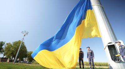 Під звуки серцебиття у "Серці України": на Черкащині підняли державний стяг