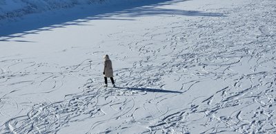 Жінка катається на ковзанах у Харкові Жінка катається на ковзанах у Харкові